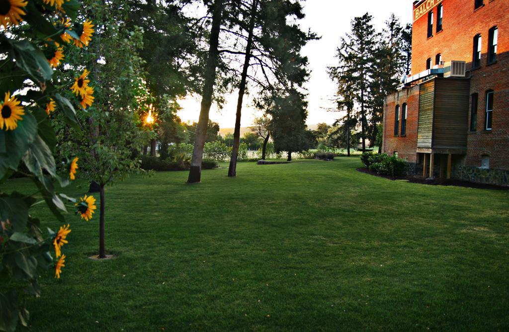 Balch Hotel Dufur Bagian luar foto